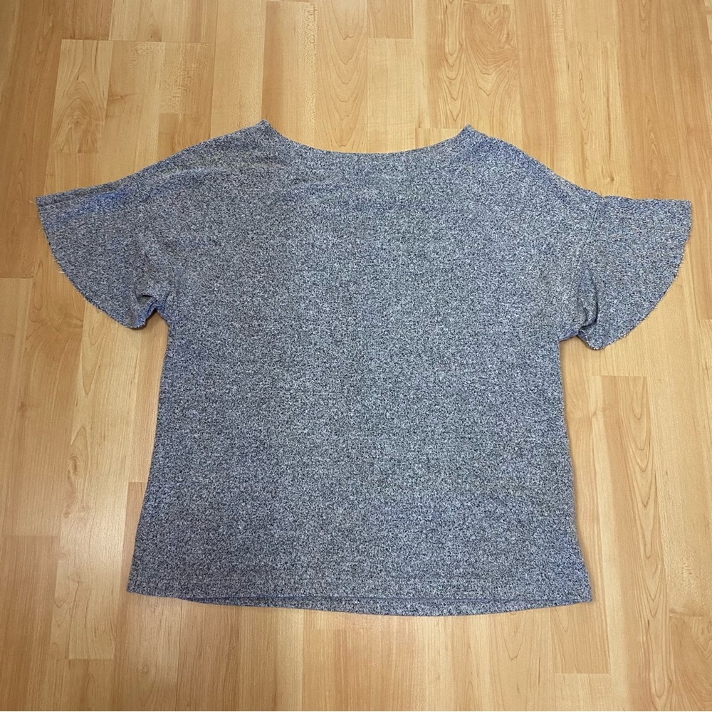 Abercrombie and Fitch gray flutter sleeve blouse xs